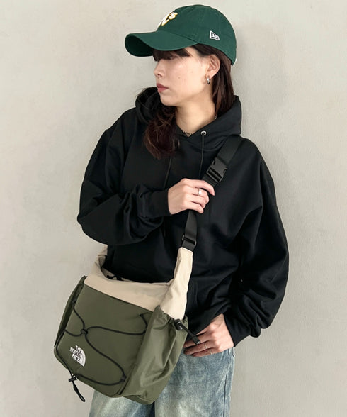 THE NORTH FACE(ザ・ノースフェイス)/軽量 A4収納可 大容量 メッセンジャーバッグ ショルダーバッグ/BOREALIS SOFT MESSENGER | IM1261012 | カーキ