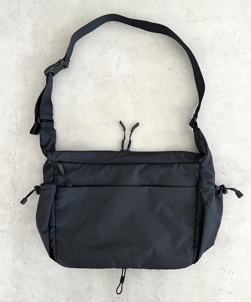 THE NORTH FACE(ザ・ノースフェイス)/軽量 A4収納可 大容量 メッセンジャーバッグ ショルダーバッグ/BOREALIS SOFT MESSENGER | IM1261012 | ブラック