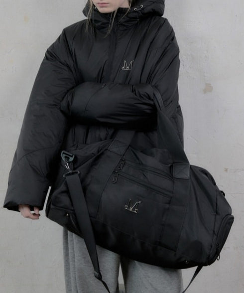 MUCENT(ムセント)/大容量 ショルダーバッグ ボストン ダッフルバッグ/SABO METAL LOGO GYM BOSTON DUFFLE BAG | AT1261015 | ブラック