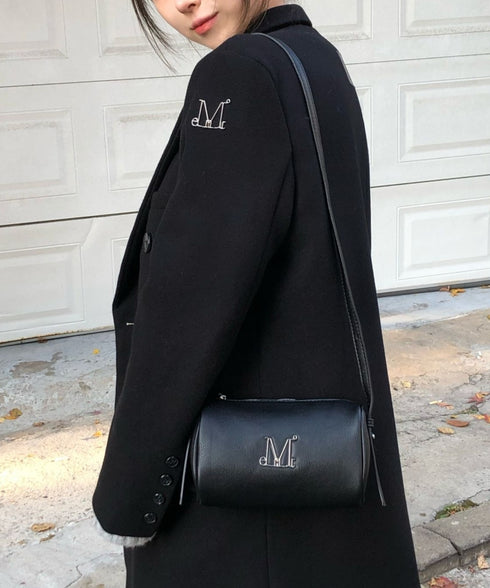 MUCENT(ムセント)/軽量 コンパクト メタルロゴ ミニ ショルダーバッグ/ARA METAL LOGO MINI SHOULDER BAG | AT1261016 | ブラック