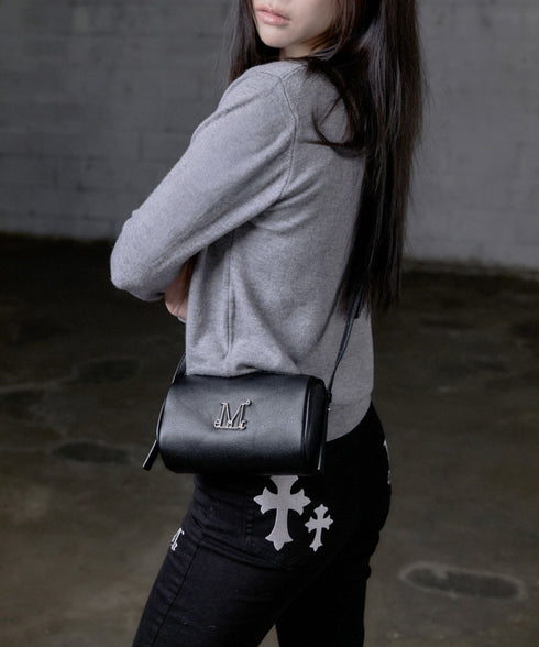MUCENT(ムセント)/軽量 コンパクト メタルロゴ ミニ ショルダーバッグ/ARA METAL LOGO MINI SHOULDER BAG | AT1261016 | ブラック