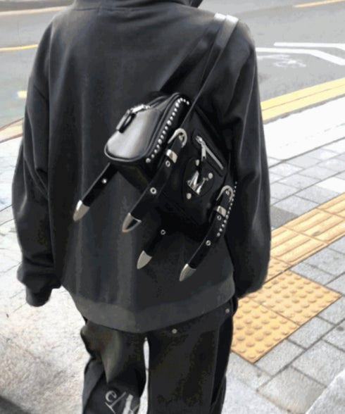 MUCENT(ムセント)/2WAY コニック メタル ロゴ スタッズ ベルト ショルダー ハンドバッグ/KONIC METAL LOGO STUD SHOULDER BAG | AT1261028 | ブラック