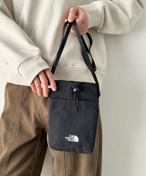 THE NORTH FACE(ザ・ノースフェイス)/ミニショルダー クロスバッグ スマホショルダー ポーチ ロゴプリント/LINDEN STRING BAG MINI | IM1261032 | ブラック