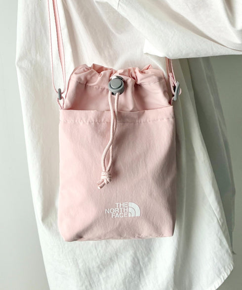 THE NORTH FACE(ザ・ノースフェイス)/ミニショルダー クロスバッグ スマホショルダー ポーチ ロゴプリント/LINDEN STRING BAG MINI | IM1261032 | ピンク