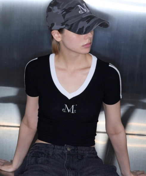 MUCENT(ムセント)/Vネック ライン クロップド ハーフ スリーブ Tシャツ/BINDING TRACK LINE HALF SLEEVE T | AT2261035 | ブラック