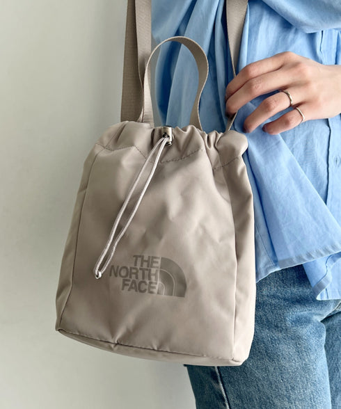 THE NORTH FACE(ザ・ノースフェイス)/ロゴプリント 軽量 巾着バッグ バケットバッグ ミニショルダーバッグ/BONNEY BUCKET BAG MINI | IM1261039 | ブラウン