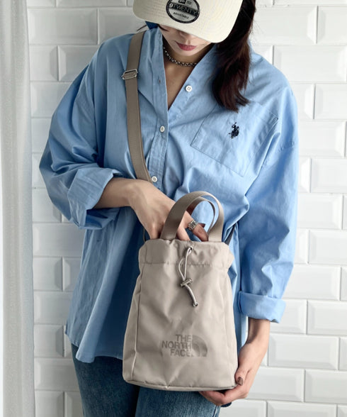 THE NORTH FACE(ザ・ノースフェイス)/ロゴプリント 軽量 巾着バッグ バケットバッグ ミニショルダーバッグ/BONNEY BUCKET BAG MINI | IM1261039 | ブラウン