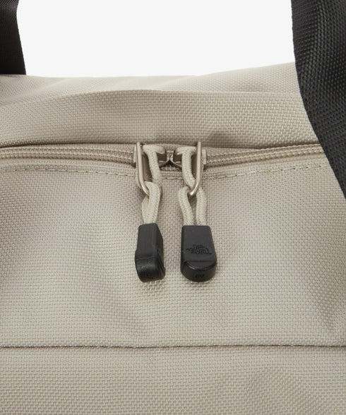 THE NORTH FACE(ザ・ノースフェイス)/大容量 2WAY ヘリテージ カーゴ ボストン ショルダーバッグ/HERITAGE CARGO_PLUS | IM1261042 | グレイッシュベージュ