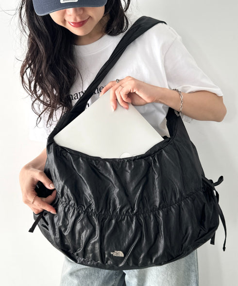 THE NORTH FACE(ザ・ノースフェイス)/軽量 大容量 シャーリング リボン ホーボーバッグ ショルダーバッグ/BONNEY SR CROSS BAG | IM1261049 | ブラック