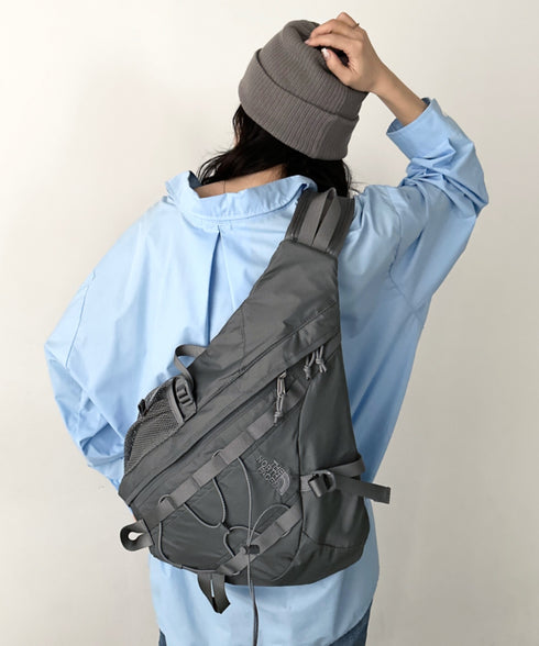 THE NORTH FACE(ザ・ノースフェイス)/軽量 A4 PC収納可  ボディバッグ ワンショルダーバッグ エレクトロン スリングバッグ/ELECTRON SLING BAG | IM1261051 | ダークグレー