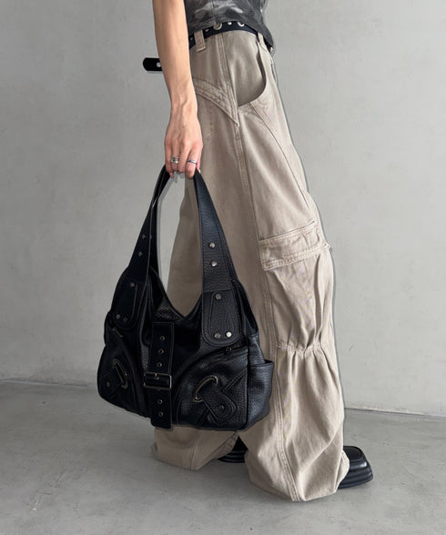 【A4収納】ベルトデザインエンボスショルダーバッグ | BA1265024 | ブラック