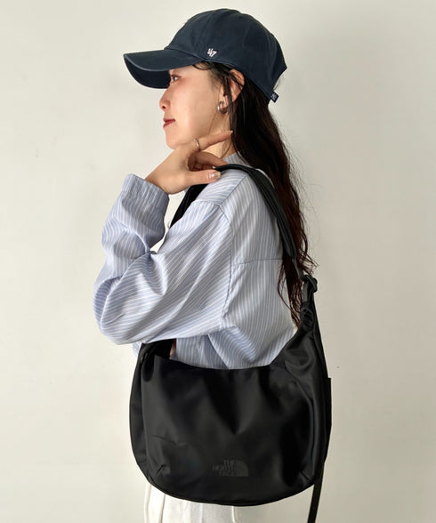 【】THE NORTH FACE(ザ・ノースフェイス)/軽量 ロゴプリント ホーボーバッグ ショルダーバッグ/URBAN HOBO BAG M | IM1262002 | ブラック
