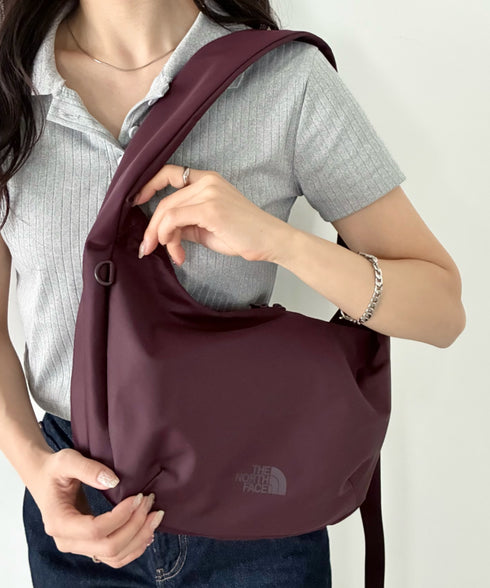 【】THE NORTH FACE(ザ・ノースフェイス)/軽量 ロゴプリント ホーボーバッグ ショルダーバッグ/URBAN HOBO BAG M | IM1262002 | ワインレッド