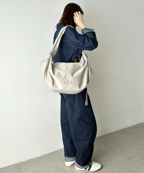 【】THE NORTH FACE(ザ・ノースフェイス)/軽量 大容量 ロゴプリント ホーボーバッグ ショルダーバッグ/URBAN HOBO BAG L | IM1262003 | グレイッシュベージュ