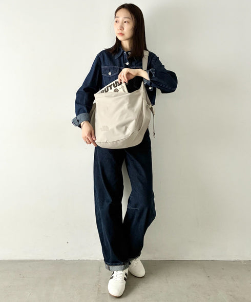 【】THE NORTH FACE(ザ・ノースフェイス)/軽量 大容量 ロゴプリント ホーボーバッグ ショルダーバッグ/URBAN HOBO BAG L | IM1262003 | グレイッシュベージュ