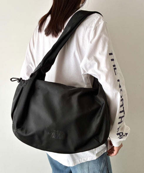THE NORTH FACE(ザ・ノースフェイス)/軽量 大容量 ロゴプリント ホーボーバッグ ショルダーバッグ/URBAN HOBO BAG L | IM1262003 | ブラック