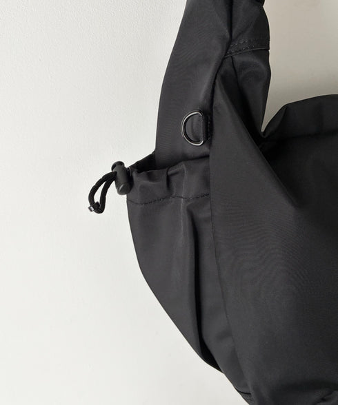 THE NORTH FACE(ザ・ノースフェイス)/軽量 大容量 ロゴプリント ホーボーバッグ ショルダーバッグ/URBAN HOBO BAG L | IM1262003 | ブラック