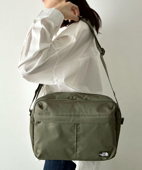 THE NORTH FACE(ザ・ノースフェイス)/軽量 スクエア ショルダーバッグ クロスバッグ/TRAVEL CROSS BAG L | IM1262004 | カーキ