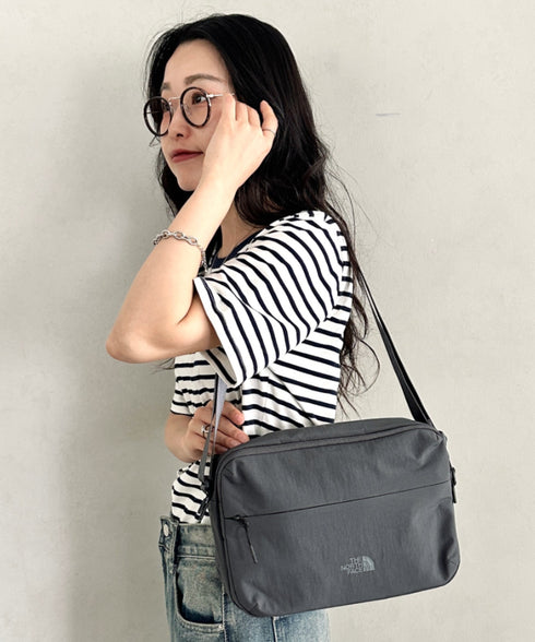 【】THE NORTH FACE(ザ・ノースフェイス)/軽量 ワンポイントロゴ ショルダー クロスバッグ/LINDEN CROSS BAG M | IM1262020 | チャコールグレー