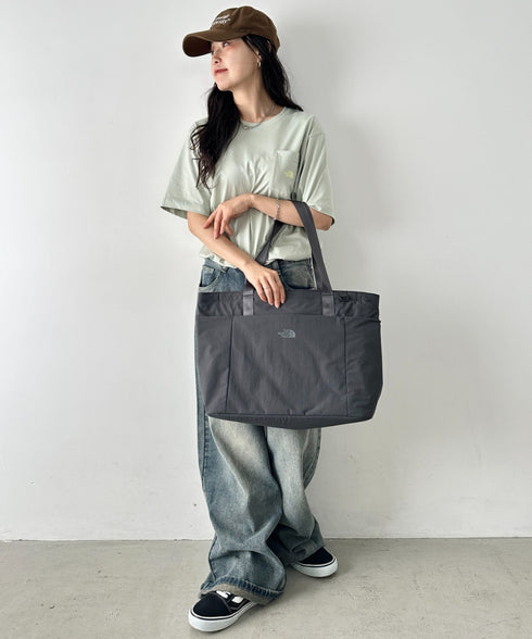 【】THE NORTH FACE(ザ・ノースフェイス)/PC A4収納可 大容量 トートバッグ ロゴプリント / LINDEN TOTE BAG | IM1262021 | チャコールグレー