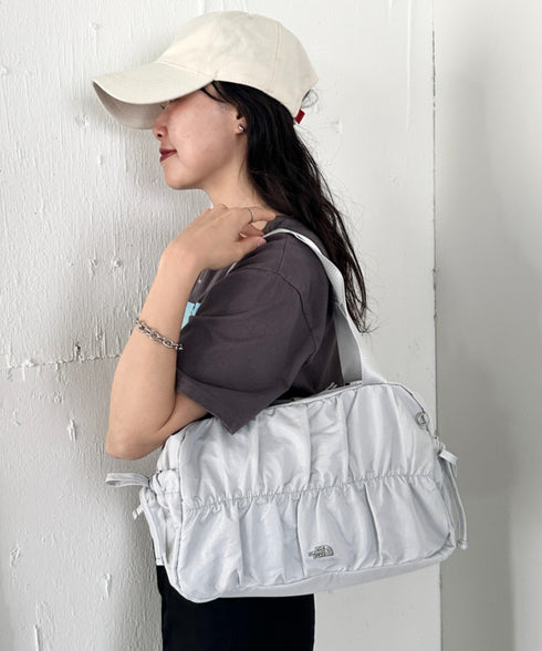 【】THE NORTH FACE(ザ・ノースフェイス)/ショルダートートバッグ ギャザーデザイン ロゴプレート/BONNEY SR SHOULDER TOTE | IM1262024 | ライトグレー