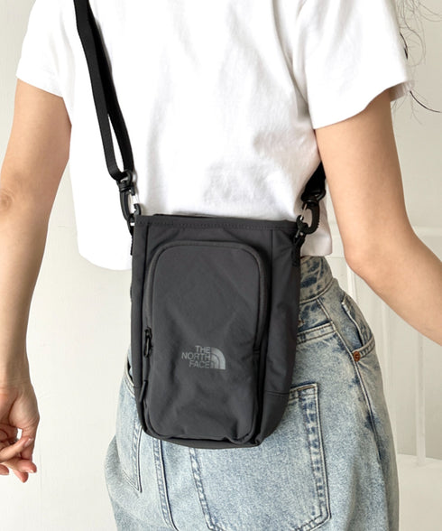 【】THE NORTH FACE(ザ・ノースフェイス)/ロゴプリント ミニマルチポーチ ショルダー スマホショルダー 財布 ポーチ サコッシュ/LINDEN BOTTLE CROSS BAG | IM1262064 | チャコールグレー