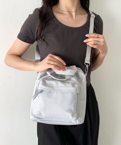 【】THE NORTH FACE(ザ・ノースフェイス)/2WAY ショルダーバッグ ロゴプリント トラベルバケットバッグ/TRAVEL BUCKET BAG | IM1262070 | ライトグレー