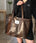 MUCENT(ムセント)/軽量 A4サイズ収納可 ロゴパッチ サイド ジッパー ショルダー トート バッグ/RIENNE SIDE ZIPPER LEATHER SHOULDER BAG | AT1262072 | ブラウン