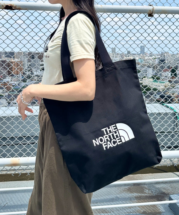 THE NORTH FACE(ザ・ノースフェイス)/A4対応 大容量 ロゴプリント コットン キャンバストートバッグ/TNF LOGO COTTON BAG M | IM1262087 | ブラック