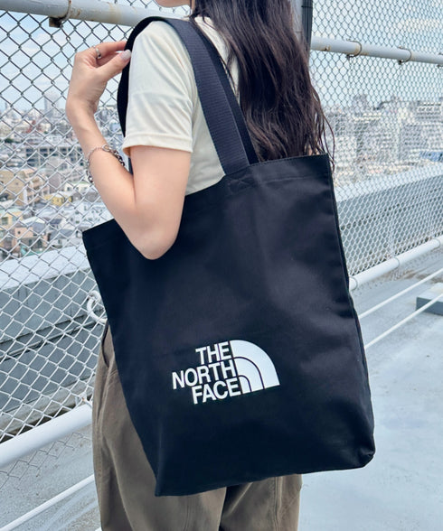 THE NORTH FACE(ザ・ノースフェイス)/A4対応 大容量 ロゴプリント コットン キャンバストートバッグ/TNF LOGO COTTON BAG M | IM1262087 | ブラック