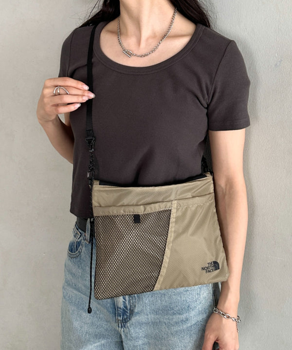 THE NORTH FACE(ザ・ノースフェイス)/2WAY 超軽量 ワンショルダー サコッシュ ロゴプリント ウルトラスリムクロス/ULTRA-Z SLIM CROSS | IM1262088 | サンドベージュ