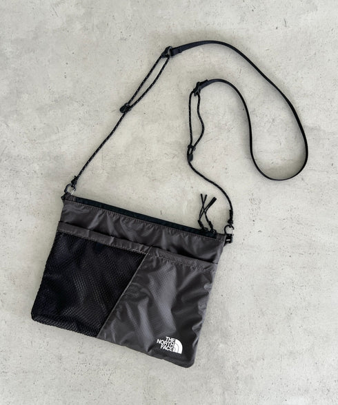 THE NORTH FACE(ザ・ノースフェイス)/2WAY 超軽量 ワンショルダー サコッシュ ロゴプリント ウルトラスリムクロス/ULTRA-Z SLIM CROSS | IM1262088 | チャコールグレー