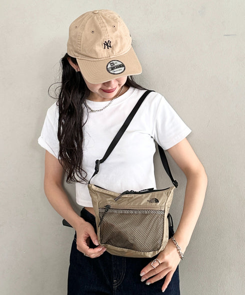 THE NORTH FACE(ザ・ノースフェイス)/2WAY 軽量 ショルダーバッグ ロゴプリント /ULTRA-Z BUCKLE CROSS BAG | IM1262089 | サンドベージュ
