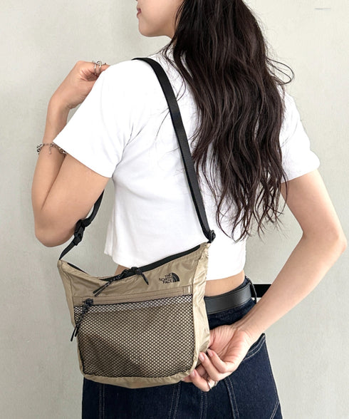 THE NORTH FACE(ザ・ノースフェイス)/2WAY 軽量 ショルダーバッグ ロゴプリント /ULTRA-Z BUCKLE CROSS BAG | IM1262089 | サンドベージュ