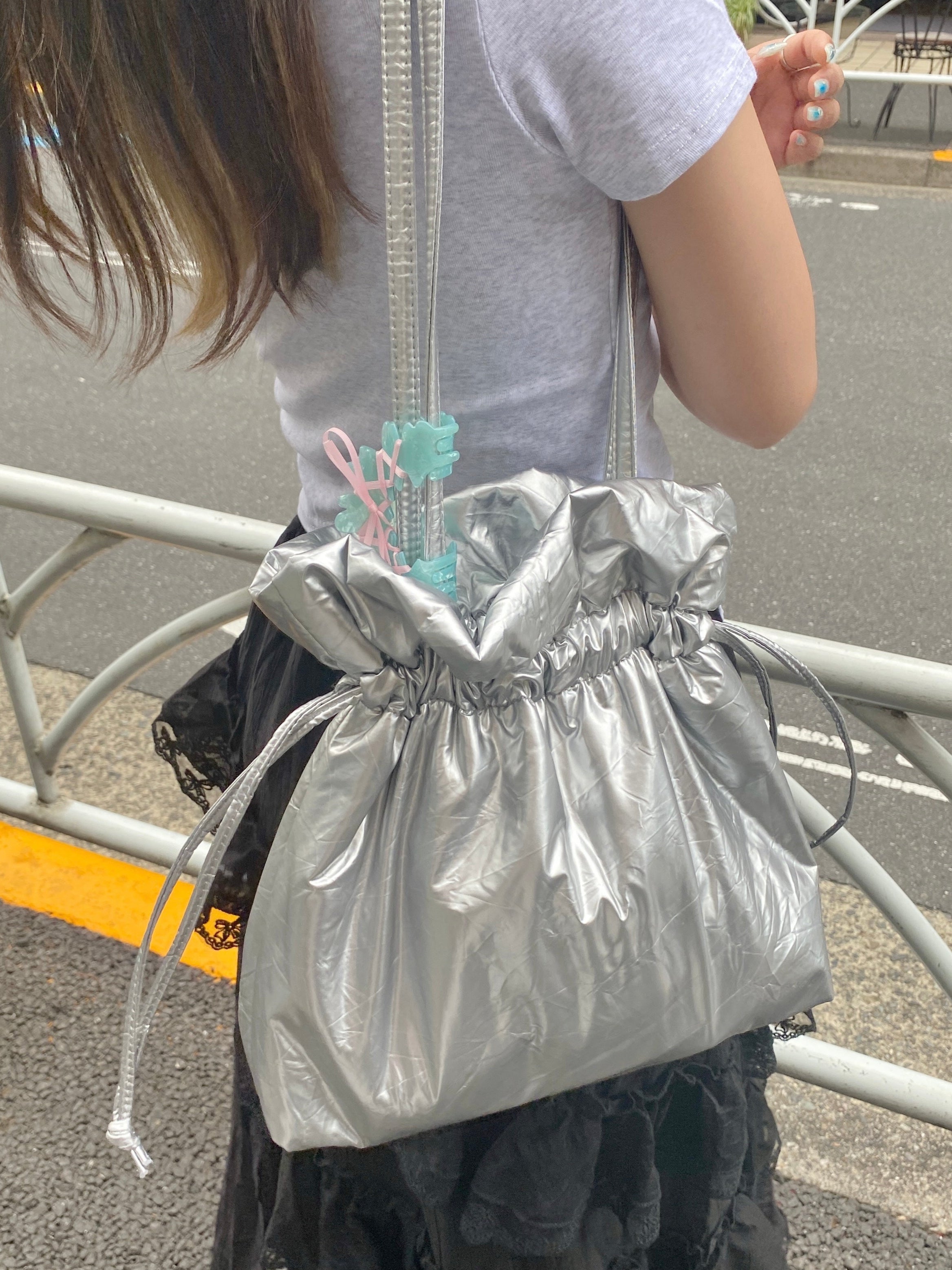 くしゅくしゅバッグ | SL1242601 | シルバー – Outfitter lab