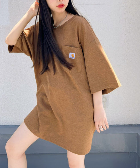 Carhartt(カーハート) /USA規格 ヘビーウェイト ルーズフィット ポケT ビッグサイズ オーバーサイズ ユニセックス ポケット付き コットン 半袖 Tシャツ 5部袖 1/2スリーブ | L2202001 | ブラウン