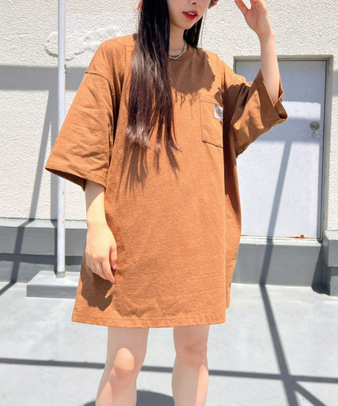 Carhartt(カーハート) /USA規格 ヘビーウェイト ルーズフィット ポケT ビッグサイズ オーバーサイズ ユニセックス ポケット付き コットン 半袖 Tシャツ 5部袖 1/2スリーブ | L2202001 | ブラウン