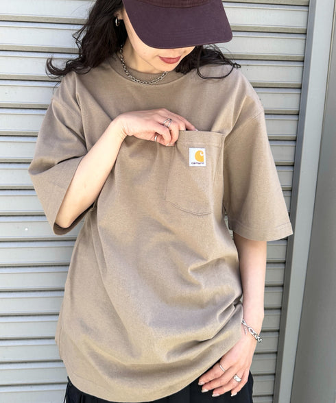 Carhartt(カーハート) /USA規格 ヘビーウェイト ルーズフィット ポケT ビッグサイズ オーバーサイズ ユニセックス ポケット付き コットン 半袖 Tシャツ 5部袖 1/2スリーブ | L2202001 | ベージュ