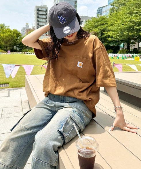 Carhartt(カーハート) /USA規格 ヘビーウェイト ルーズフィット ポケT ビッグサイズ オーバーサイズ ユニセックス ポケット付き コットン 半袖 Tシャツ 5部袖 1/2スリーブ | L2202001 | ブラウン