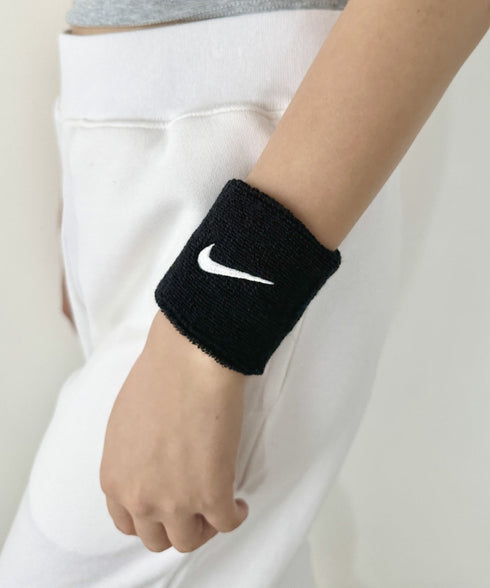 NIKE(ナイキ)/2個セット スウッシュ 刺繍 無地 リストバンド 2パック | IL4212001 | ブラック