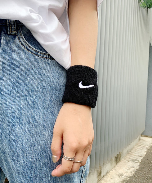 NIKE(ナイキ)/2個セット スウッシュ 刺繍 無地 リストバンド 2パック | IL4212001 | ブラック