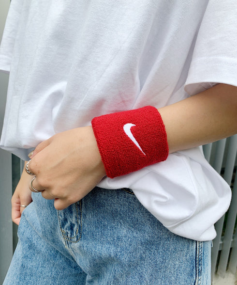 NIKE(ナイキ)/2個セット スウッシュ 刺繍 無地 リストバンド 2パック | IL4212001 | レッド