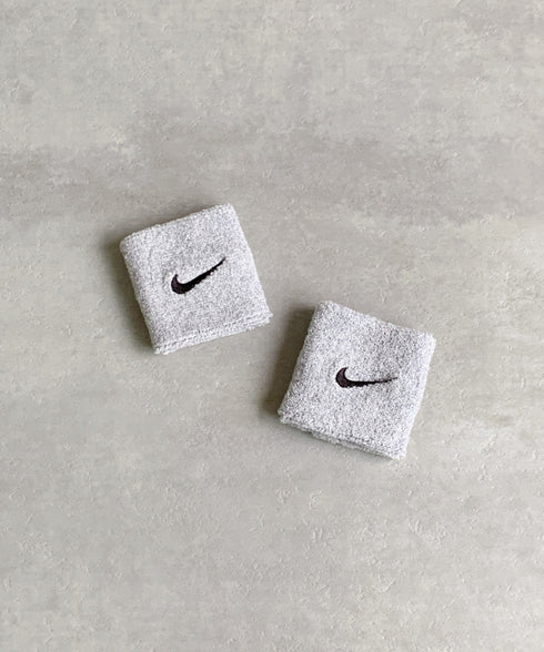 NIKE(ナイキ)/2個セット スウッシュ 刺繍 無地 リストバンド 2パック | IL4212001 | グレー
