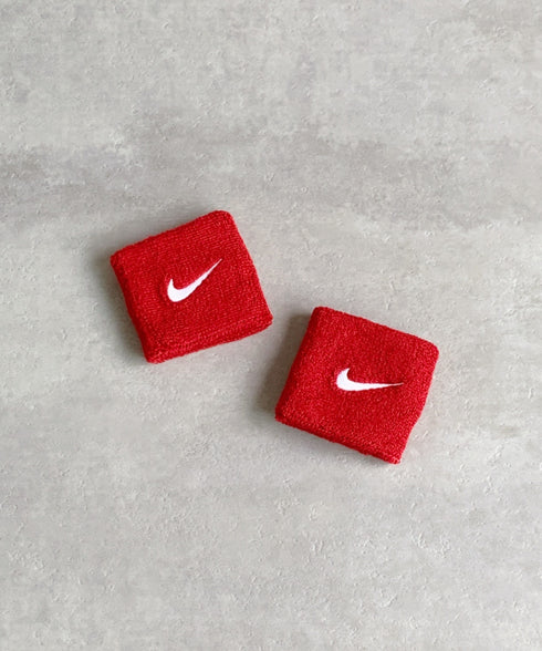 NIKE(ナイキ)/2個セット スウッシュ 刺繍 無地 リストバンド 2パック | IL4212001 | レッド