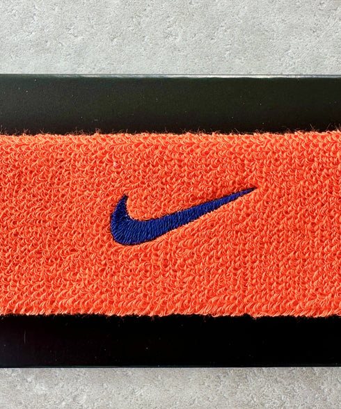 NIKE(ナイキ)/スウッシュ 刺繍 無地 ヘアバンド ヘッドバンド | IL4212003 | オレンジ