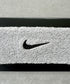 NIKE(ナイキ)/スウッシュ 刺繍 無地 ヘアバンド ヘッドバンド | IL4212003 | グレー