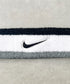 NIKE(ナイキ)/スウッシュ 刺繍 無地 ヘアバンド ヘッドバンド | IL4212003 | ホワイト系その他