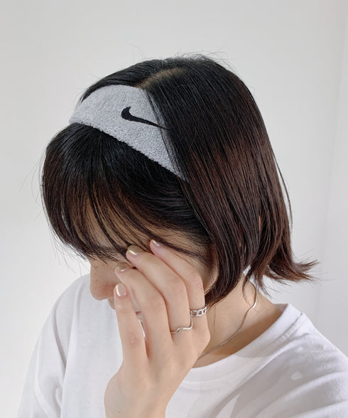 NIKE(ナイキ)/スウッシュ 刺繍 無地 ヘアバンド ヘッドバンド | IL4212003 | グレー