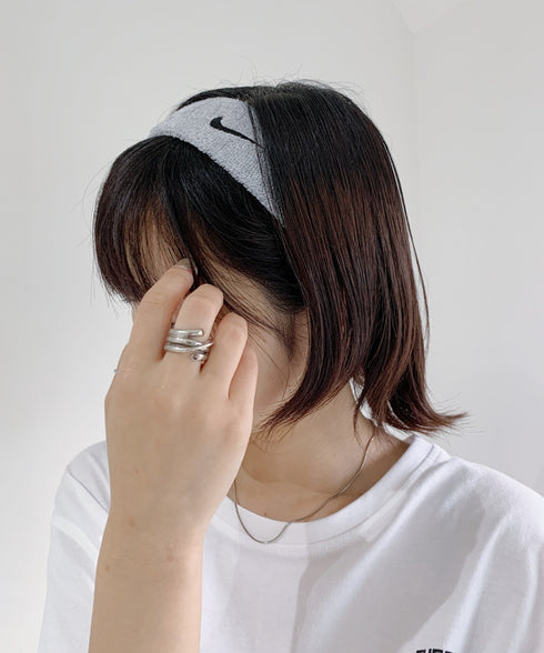 NIKE(ナイキ)/スウッシュ 刺繍 無地 ヘアバンド ヘッドバンド | IL4212003 | グレー