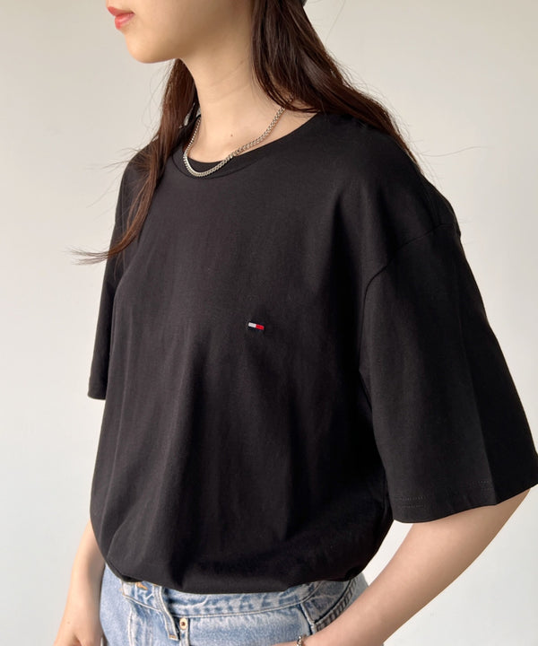 TOMMY HILFIGER(トミーヒルフィガー) / Core Flag Tee フラッグロゴ刺繍 半袖 Tシャツ | IL2222012 | ブラック